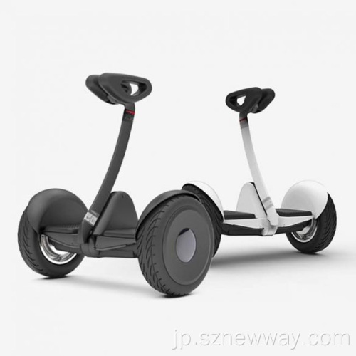 Segway NineBot Mini Proは電気スクーターのバランスをとります